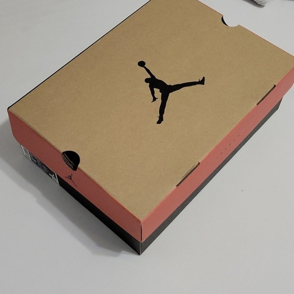 Jordan 12 Playoff 2022 Mens Size 8 and 11 - Picture 2 of 4